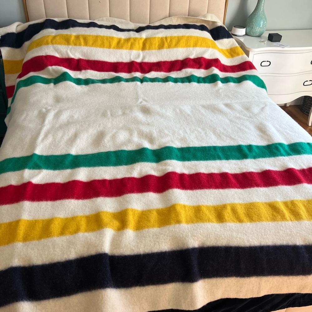 6 line Hudson Bay 100% wool blanket